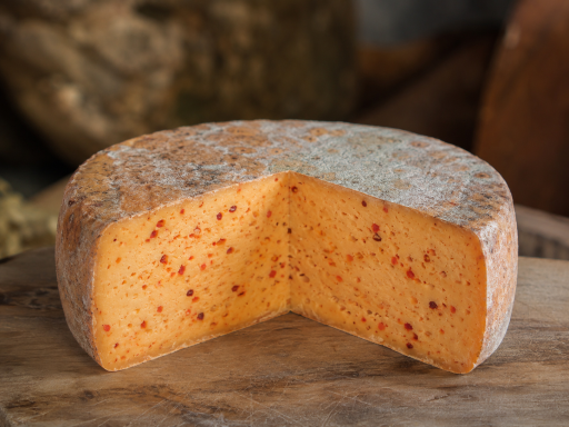 Fromage au piment d'Espelette AOP — produit Loratu Pays Basque